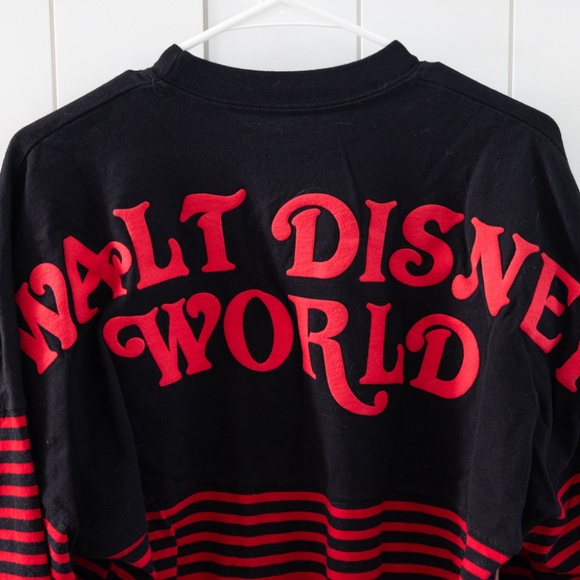 Unisex SMALL Walt Disney World Pirates of the Caribbean Striped Spirit Jersey - Picture 6 of 7